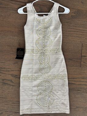 Vintage bebe Gold-Accent Bandage Dress